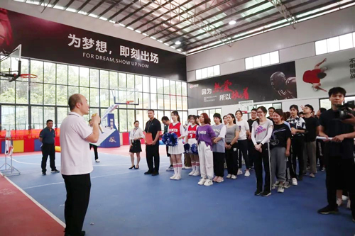 快乐运动，，高效事情——万利国际十五周年庆趣味运动会